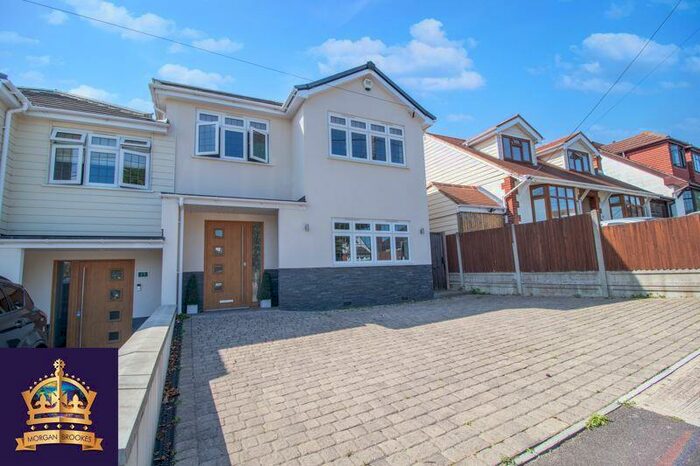 4 Bedroom Semi-Detached House To Rent In Avondale Road, Benfleet, SS7