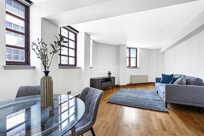 3 Bedroom Flat To Rent In Kingsley Mews, Wapping Lane, London, E1W