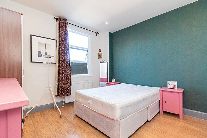 Studio To Rent In High Rd, Willesden Green, NW10