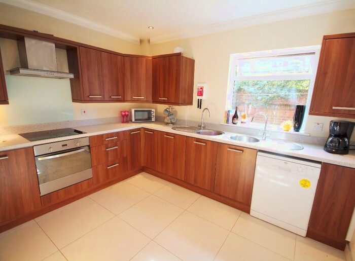 6 Bedroom House To Rent In Gordon Avenue, SO14