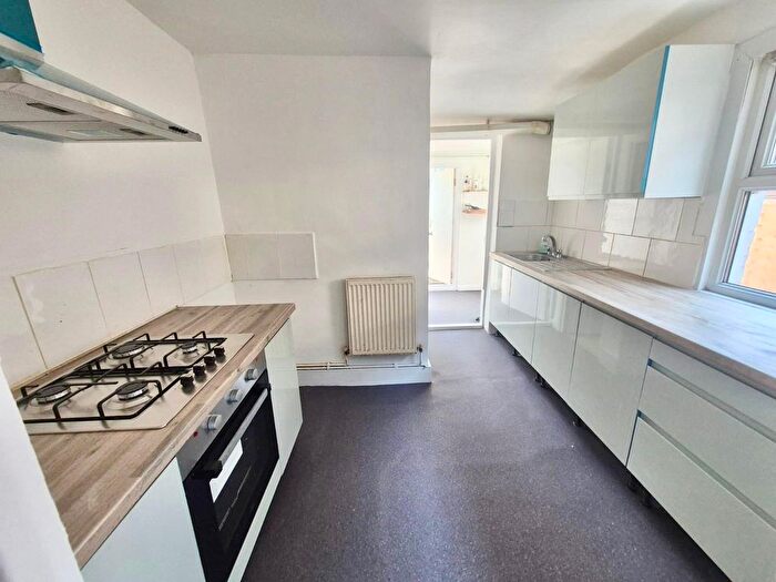 2 Bedroom Flat To Rent In Springfield Road, London, N15