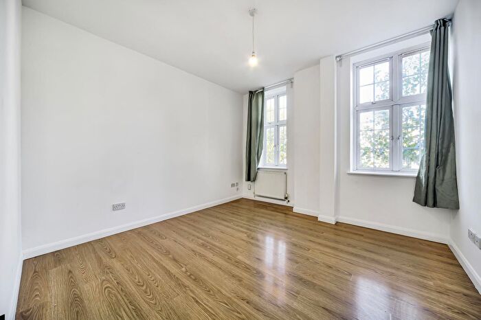2 Bedroom Flat To Rent In Camberwell Road, London, SE5