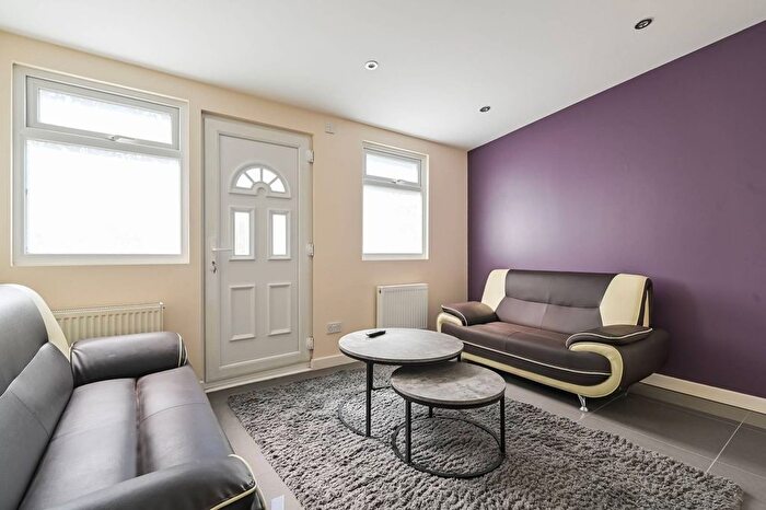 4 Bedroom Flat To Rent In Manchester Road, Isle Of Dogs, London, E14