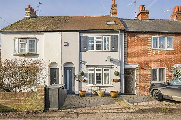 3 Bedroom Terraced House For Sale In Kennet Cottages, Burghfield, Reading, RG30