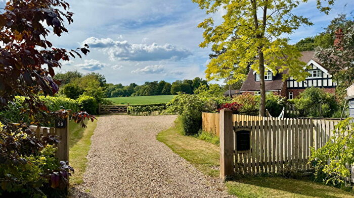 3 Bedroom Semi-Detached House For Sale In Speen Moors, Speen, Newbury, RG14