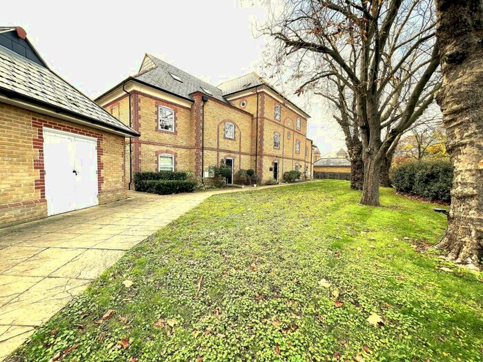 2 Bedroom Flat To Rent In Barnard Court, Pennington Drive, London, N21