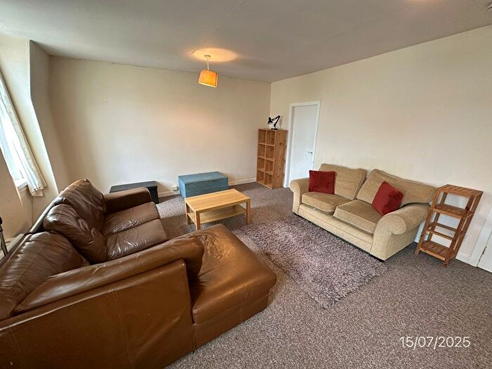 3 Bedroom Flat To Rent In Bon Accord Terrace, Top Floor, Aberdeen, AB11