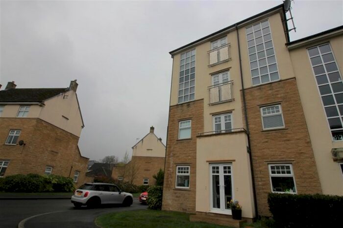2 Bedroom Flat To Rent In Kingsdale Drive, Menston, LS29