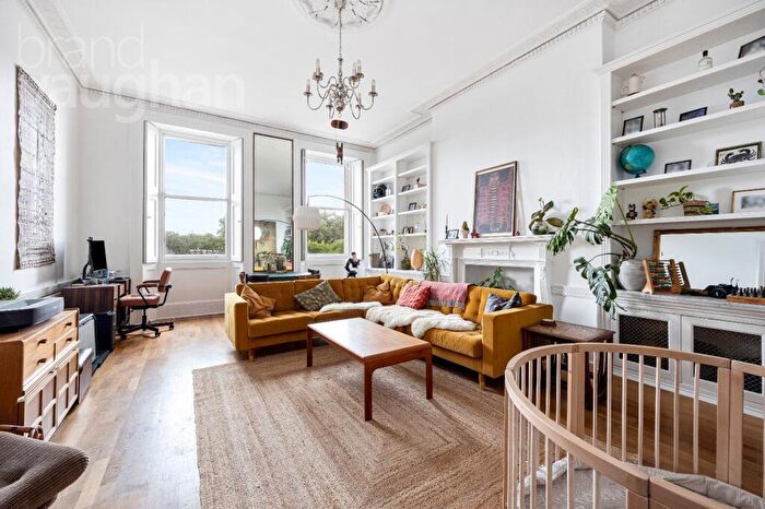 2 Bedroom Flat To Rent In Lewes Crescent, Brighton, BN2