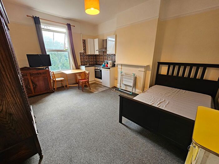 Studio To Rent In Avenue Crescent, London, W3