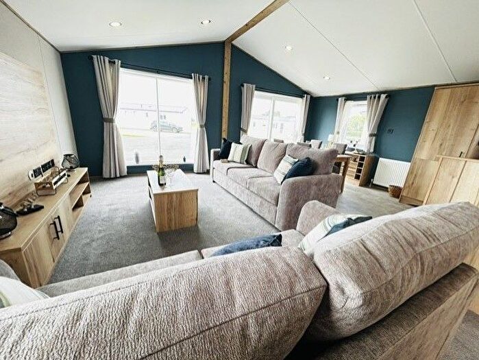 2 Bedroom Mobile/park Home For Sale In Winchelsea Sands Holiday Park, Pett Level Rd Winchelsea, TN36
