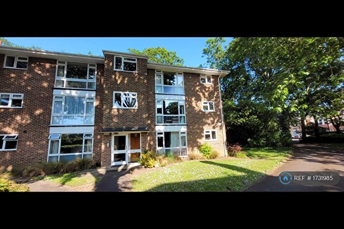 2 Bedroom Flat To Rent In Stirling Court, Bournemouth, BH8