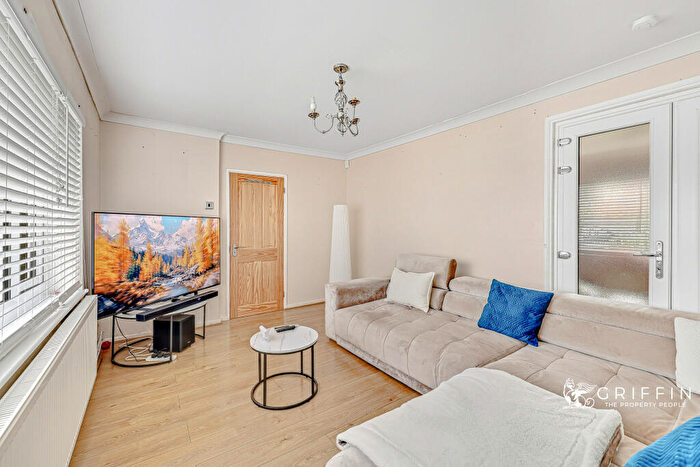 3 Bedroom Terraced House For Sale In Broxburn Drive, South Ockendon, RM15