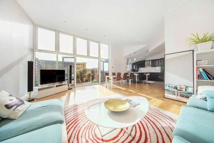 2 Bedroom Flat To Rent In Ferndale Road, Brixton, London, SW4