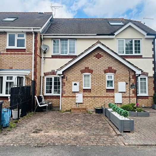 2 Bedroom Town House For Sale In Pheasant Close, Swindon, SN3