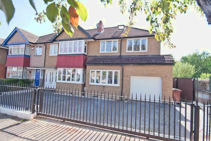 6 Bedroom Semi-Detached House To Rent In Sylvia Avenue, Hatch, HA5