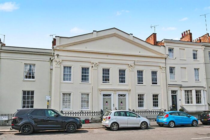 2 Bedroom Flat For Sale In Portland Place West, Leamington Spa, CV32