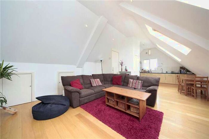 3 Bedroom Flat To Rent In Gauden Road, Clapham, London, SW4