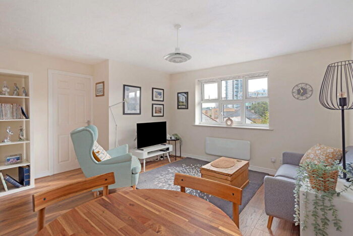2 Bedroom Flat To Rent In Basevi Way, London, SE8