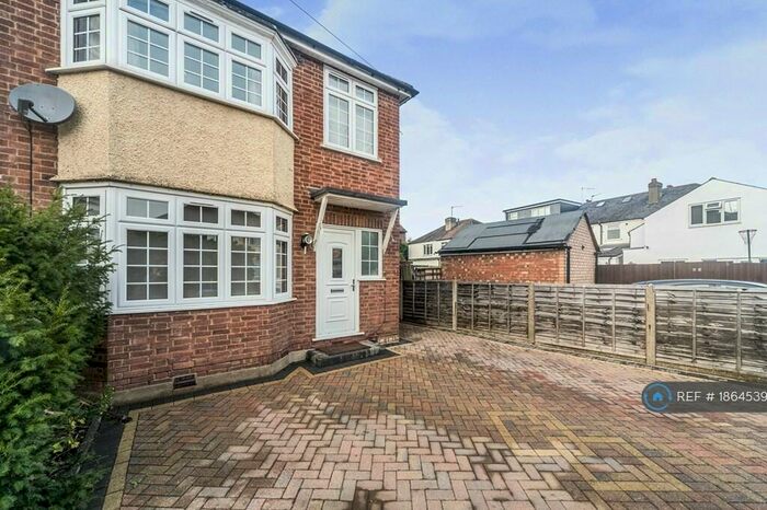 3 Bedroom Semi-Detached House To Rent In Cottimore Avenue, Walton-On-Thames, KT12