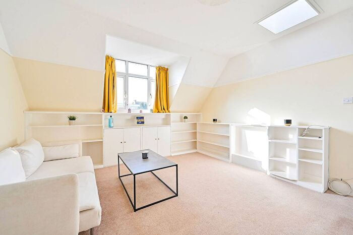 1 Bedroom Flat To Rent In Upper Richmond Road, Barnes, London, SW15