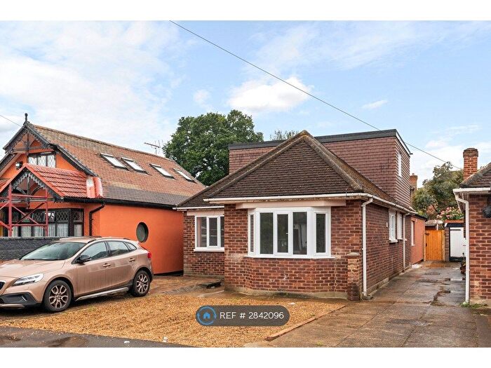 Studio To Rent In Monks Avenue, West Molesey, KT8