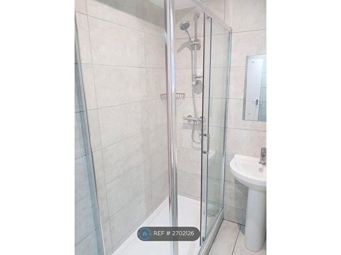 2 Bedroom Flat To Rent In Clapham Manor Street, London, SW4