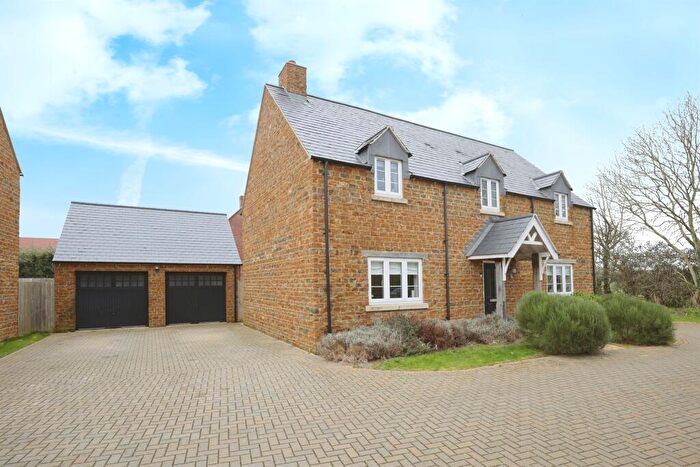 5 Bedroom Detached House For Sale In Pinfold Close, Hook Norton, Banbury, OX15