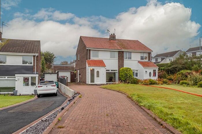 3 Bedroom Semi-Detached House For Sale In Peathill Avenue, Chryston, G69