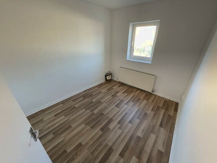 2 Bedroom Apartment To Rent In High Street, Blackwood, NP12
