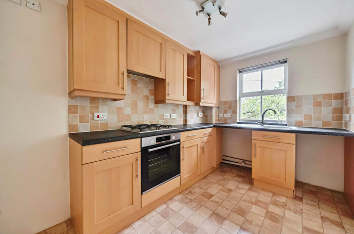 2 Bedroom Apartment For Sale In Winchester Road, Bishops Waltham, Southampton, Hampshire, SO32