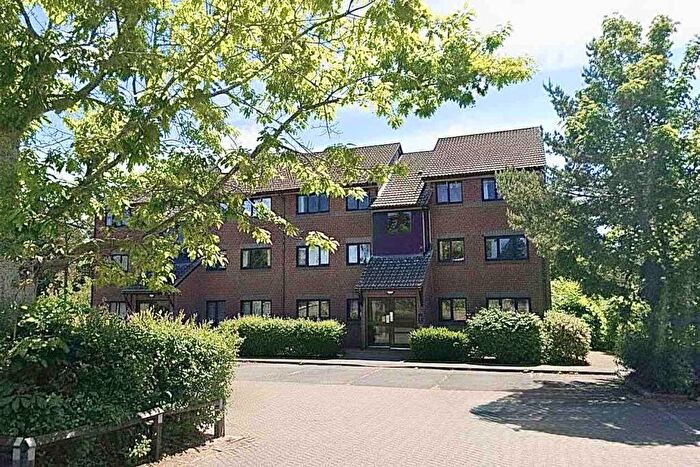 2 Bedroom Flat For Sale In Euston Grove, Ringwood, BH24