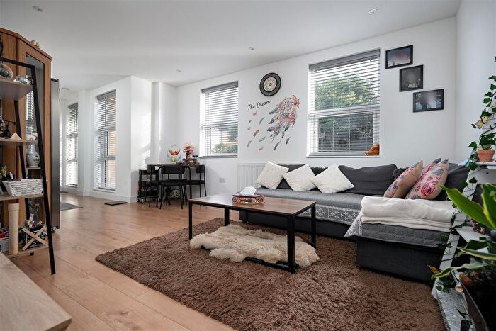 1 Bedroom Flat For Sale In Duval House, Meadowlea Close, Harmondsworth, UB7