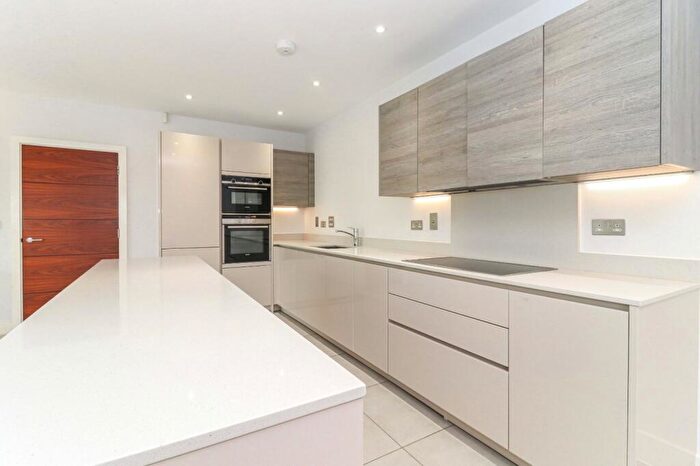 2 Bedroom Apartment For Sale In Station Road, Beaconsfield, HP9