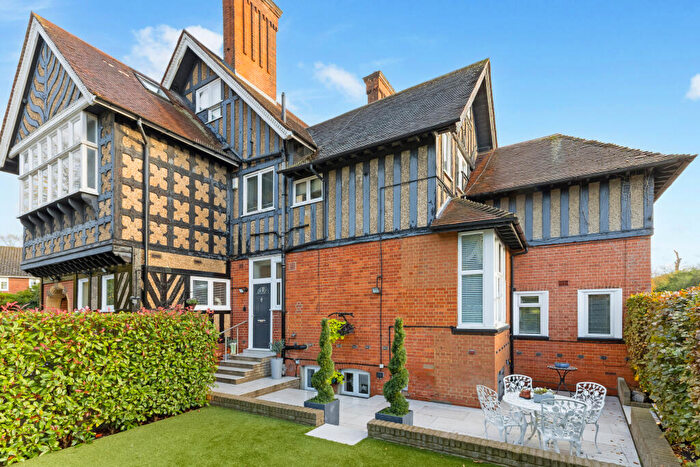 3 Bedroom Flat For Sale In Gordon Avenue, Stanmore, HA7