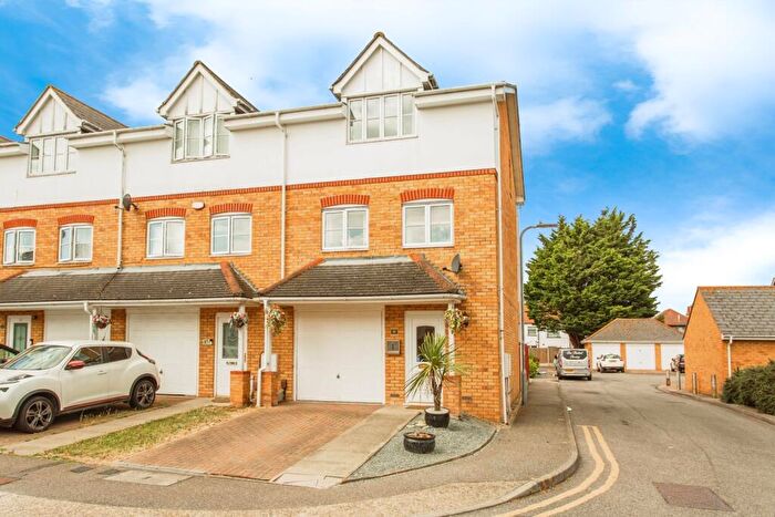 3 Bedroom End Of Terrace House For Sale In Seaforth Grove, Southend-on-Sea, Essex, SS2