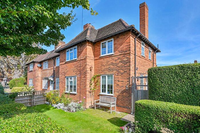 3 Bedroom Property To Rent In Yew Tree Road, Shepherd's Bush, London, W12