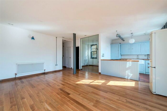 2 Bedroom Apartment To Rent In Ranger Mansions, Jasper Road, London, SE19