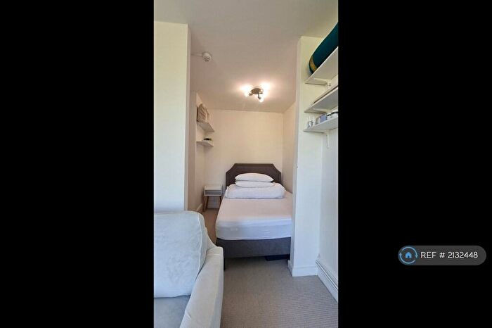 Studio To Rent In Extra Large Bright Studio, London, SE20