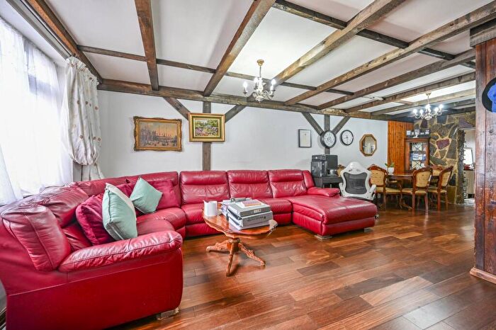 3 Bedroom Terraced House For Sale In Chadwin Road, Plaistow, London, E13