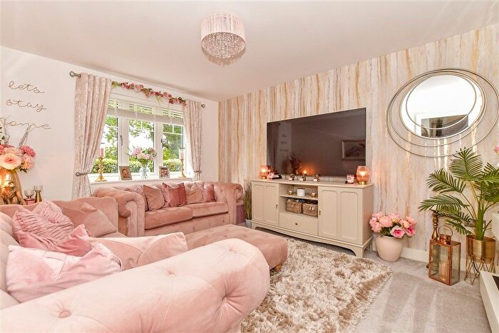 4 Bedroom Detached House For Sale In Blenheim Place, Headcorn, Kent, TN27