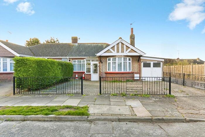 2 Bedroom Bungalow For Sale In Lake Avenue, Clacton-On-Sea, Essex, CO15