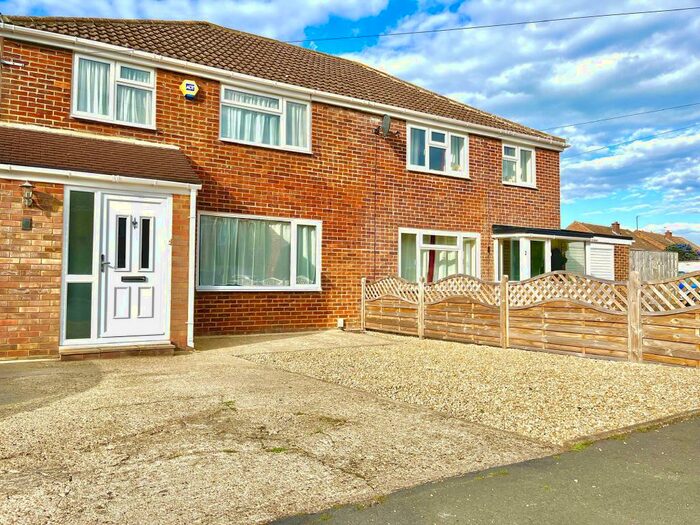 3 Bedroom House To Rent In Lock Crescent, Kidlington, OX5