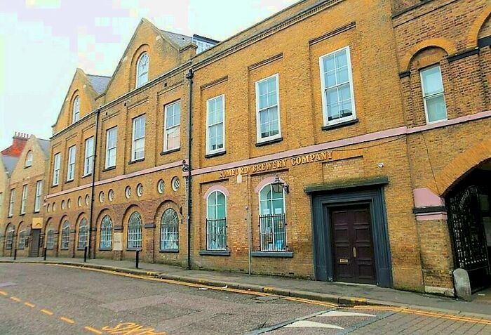 2 Bedroom Apartment To Rent In The Gatehouse, Romford., RM1