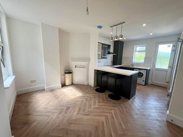 3 Bedroom Flat To Rent In London Road, Croydon, CR0