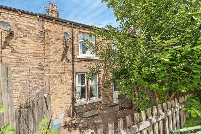 2 Bedroom Terraced House For Sale In Norwood Road, Huddersfield, HD2
