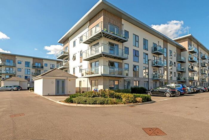 2 Bedroom Apartment For Sale In Kingston Close, Maidenhead, SL6