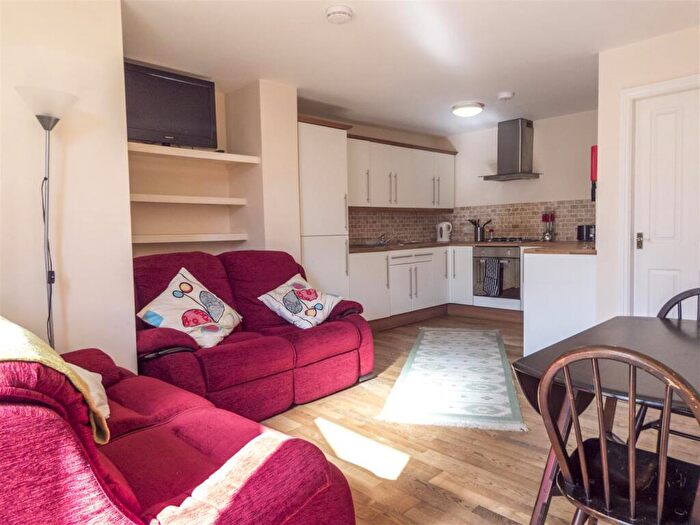 3 Bedroom Flat To Rent In £pppw - Kelvin Grove, Sandyford, NE2