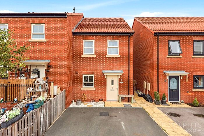 3 Bedroom Semi-Detached House For Sale In Robinsons View, Ackworth, WF7