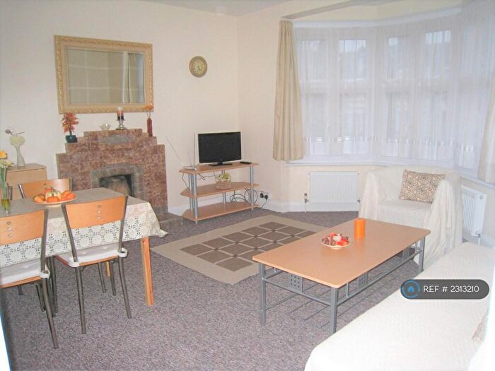 2 Bedroom Flat To Rent In Queens Road, London, E11